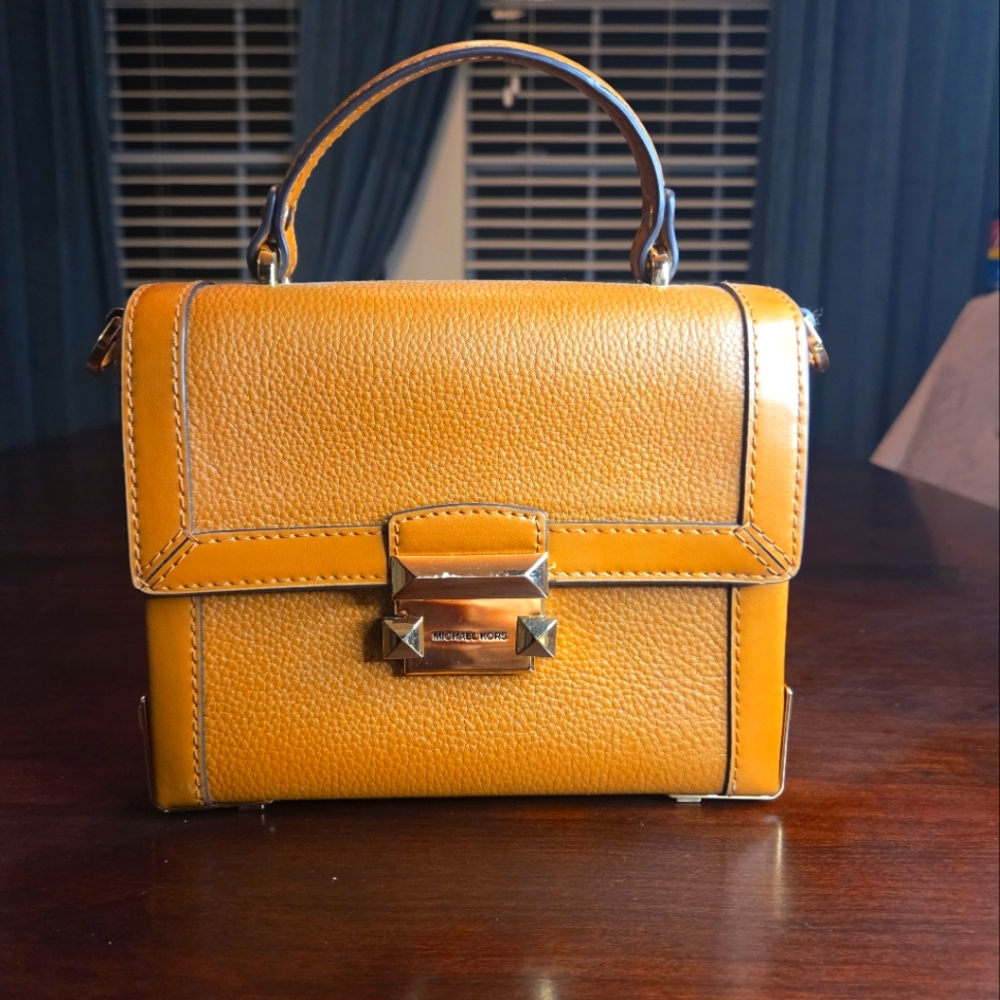 Preloved Jayne Small Pebbled Leather Trunk Bag